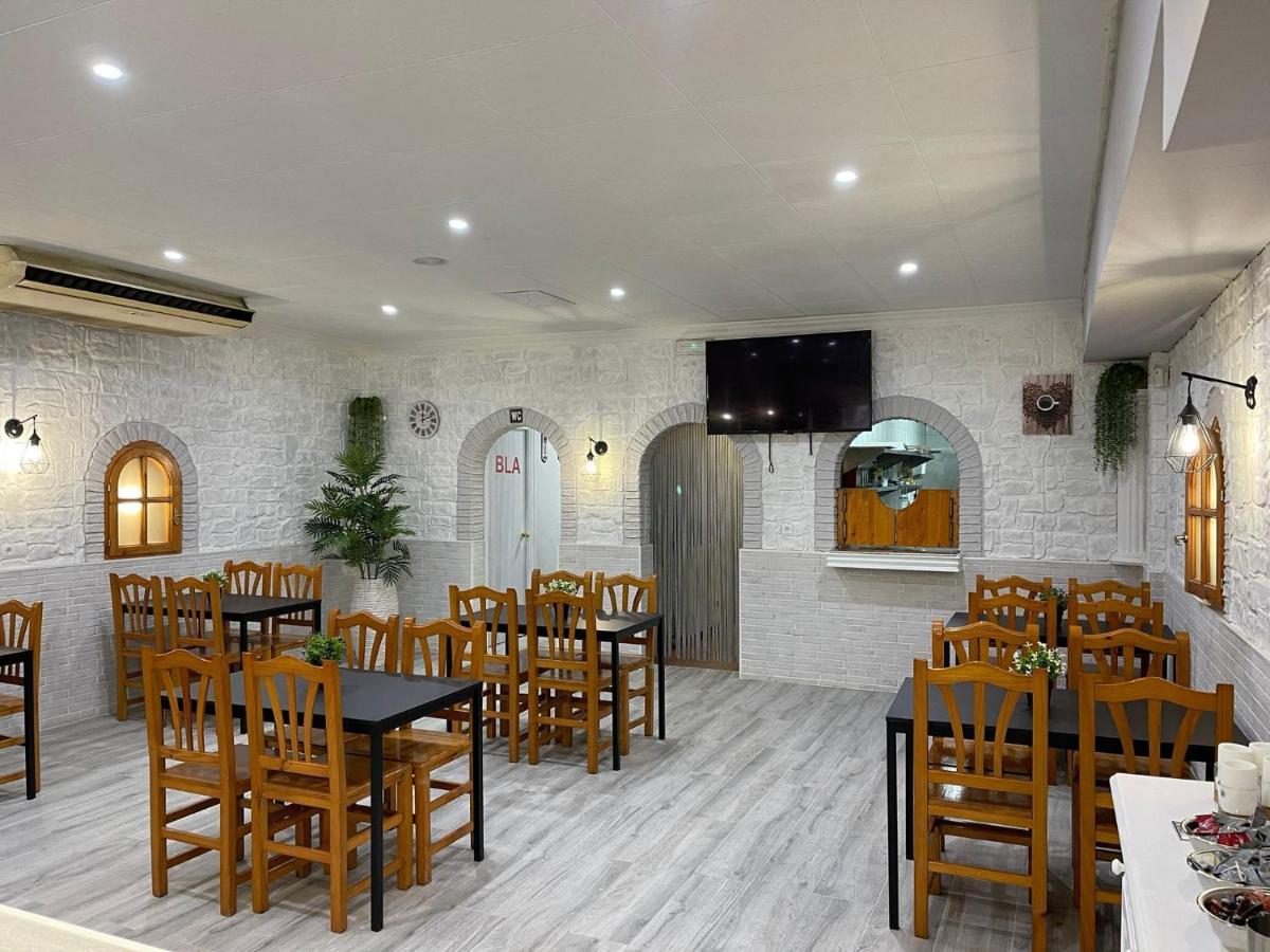 Hostal Restaurante Avenida De Madrid Τεράσα Εξωτερικό φωτογραφία